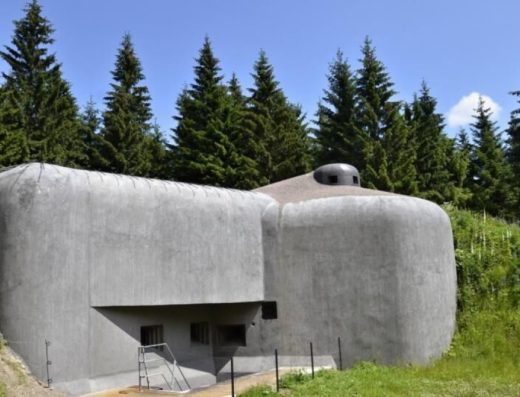 Tvrz a vojenské opevnění Hanička