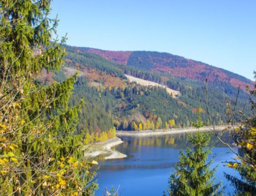 Na kole okolo vodní nádrže Šance