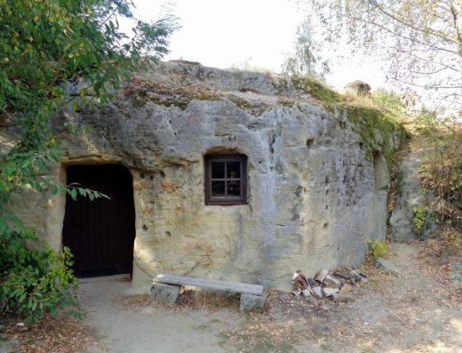 Skalní obydlí Zderaz